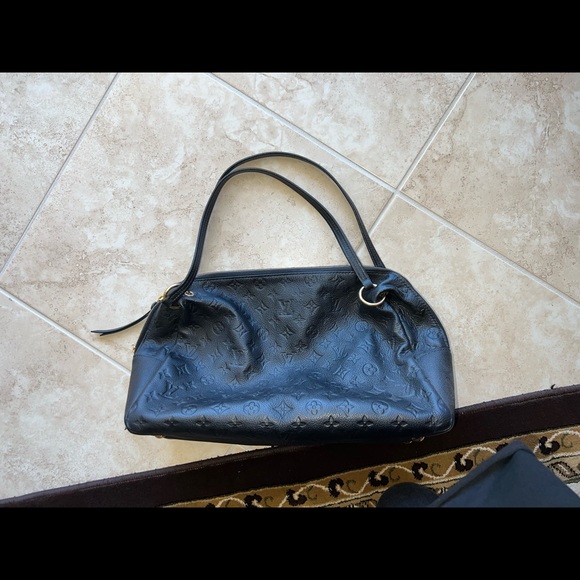 Black Louis Vuitton handbag - Picture 7 of 8